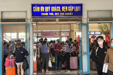 Tổng công ty Đường sắt Việt Nam khuyến cáo hành khách sử dụng vé hợp lệ để tránh phải mua lại vé bổ sung cao gấp 5 lần giá vé ban đầu.