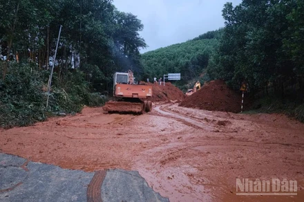 Đèo Lò Xo đã thông xe sau nhiều ngày gián đoạn do sạt lở nghiêm trọng từ ảnh hưởng đợt mưa lớn mưa lớn kéo dài từ ngày 25 tới 29/10.