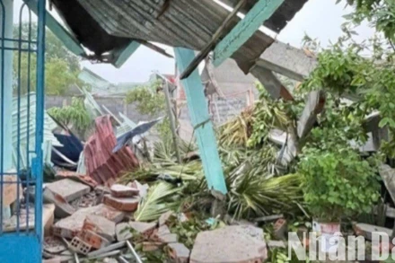 Hiện trường vụ sập mái che làm 3 người thương vong tại ấp Thuận Tây 1, xã Thuận Thành (huyện Cần Giuộc, tỉnh Long An).