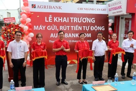 Agribank mang dịch vụ ngân hàng hiện đại thắp sáng hy vọng phát triển tại xã đảo Thạnh An 