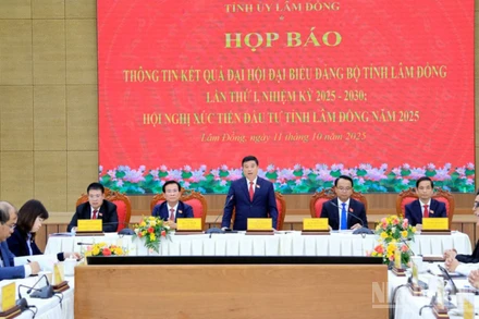 Lãnh đạo tỉnh Lâm Đồng chủ trì họp báo.