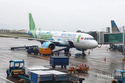 Bamboo Airways miễn cước vận chuyển hàng hóa cứu trợ đồng bào miền trung.