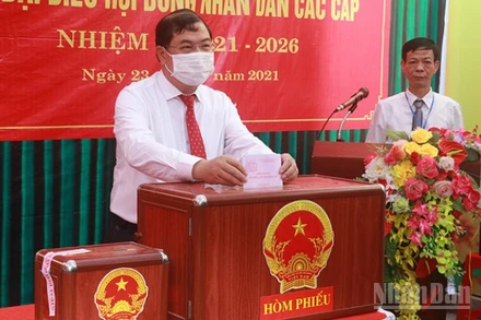 Đại biểu nô nức đi bầu cử Quốc hội khóa XIV nhiệm kỳ 2021-2026 tại Nam Định (Ninh Bình). (Ảnh: Báo Nhân Dân)