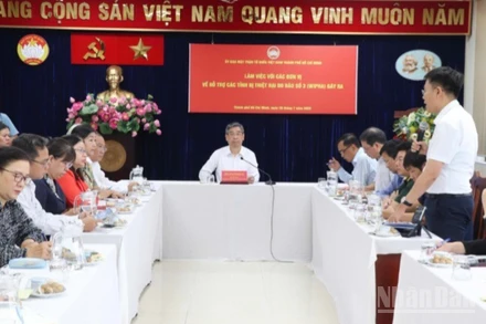 Ủy ban Mặt trận Tổ quốc Việt Nam Thành phố Hồ Chí Minh đã có buổi làm việc với lãnh đạo các sở, ngành, tổ chức chính trị-xã hội trên địa bàn nhằm đánh giá tình hình, triển khai công tác hỗ trợ cho các địa phương bị ảnh hưởng bởi cơn bão số 3 vừa qua (Ảnh: Vũ Hoàng)