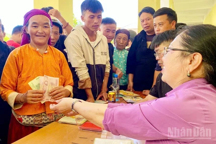 Các xã biên giới thuộc tỉnh Tuyên Quang cơ bản hoàn thành việc phát quà Tết Độc lập cho nhân dân.