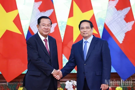 Thủ tướng Phạm Minh Chính và Chủ tịch Đảng Nhân dân Campuchia, Chủ tịch Thượng viện Campuchia Hun Sen.