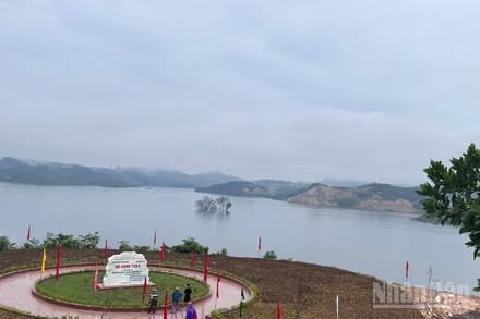 Dự án hồ Cánh Tạng đã giải quyết tình trạng thiếu nước nghiêm trọng trong mùa kiệt tại vùng bán sơn địa.