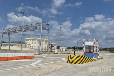 Trạm thu phí tại nút giao cao tốc Phan Thiết - Dầu Giây và QL1A (lý trình Km63 tuyến Phan Thiết - Dầu Giây).