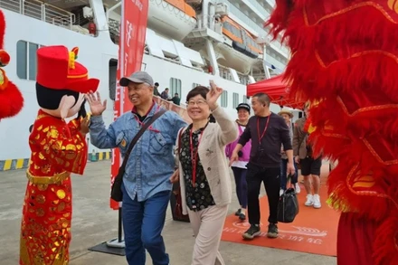 Du khách Trung Quốc du lịch tại Việt Nam. (ẢNH: Báo Nhân Dân)