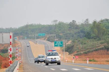 Cao tốc Nội Bài-Lào Cai.