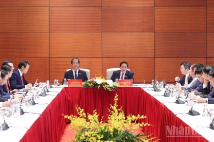 Quang cảnh phiên thảo luận tại tổ. (Ảnh: Trần Hải)