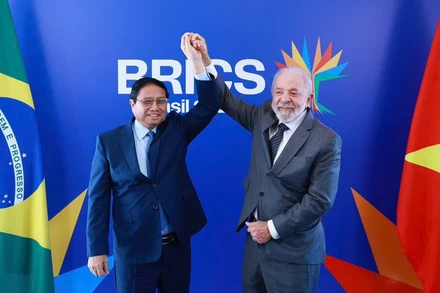 Thủ tướng Phạm Minh Chính và Tổng thống Cộng hòa Liên bang Brazil Lula da Silva. (Ảnh: Dương Giang - TTXVN)