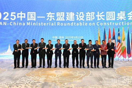  Ảnh chụp các Bộ trưởng và Trưởng đoàn các nước ASEAN.