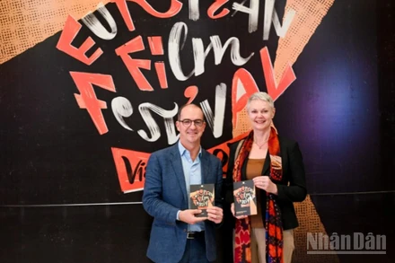 Đại sứ Na Uy tại Việt Nam, Bà Hilde Solbakken và Đại biện lâm thời Liên minh châu Âu tại Việt Nam, ông Rafael de Bustamante cùng tham dự buổi chiếu phim. 