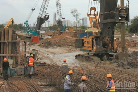 Công trường thi công dự án mở rộng cao tốc Thành phố Hồ Chí Minh-Long Thành.