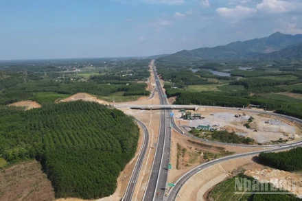 Cao tốc bắc-nam, đoạn qua Vũng Áng-Bùng.