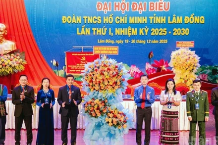 Bí thư Thường trực Ban Chấp hành Trung ương Đoàn, Chủ tịch Trung ương Hội Sinh viên Việt Nam Nguyễn Minh Triết chúc mừng đại hội.