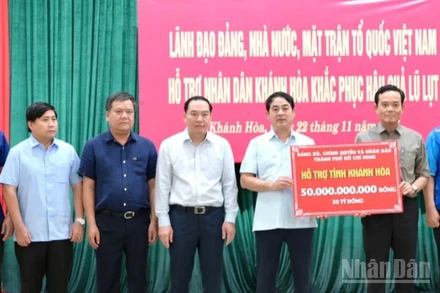 Thành phố Hồ Chí Minh hỗ trợ Khánh Hòa 50 tỷ đồng để khắc phục hậu quả mưa lũ.