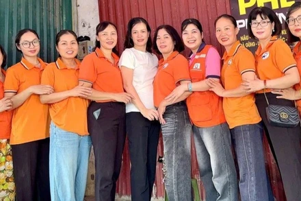 Các thành viên của nhóm Bếp ăn không đồng Bình Minh.