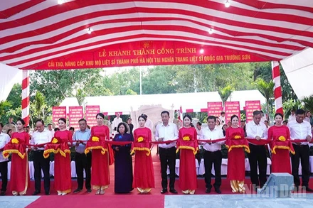 Nghi lễ khánh thành Dự án Cải tạo, nâng cấp Khu mộ liệt sĩ thành phố Hà Nội tại Nghĩa trang Liệt sĩ quốc gia Trường Sơn.