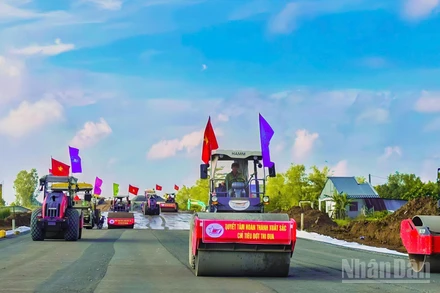 Rộn ràng thi đua về đích sớm trên các công trường xây dựng hạ tầng giao thông.