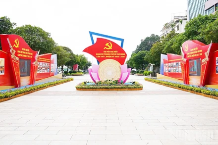 Thành phố Hồ Chí Minh rực rỡ cờ hoa, pano, lan tỏa không khí hân hoan, phấn khởi hướng tới Đại hội Đảng bộ Thành phố lần thứ I, nhiệm kỳ 2025-2030.