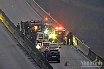 Tai nạn trên cao tốc Diễn Châu-Bãi Vọt đêm 2/1. (Ảnh: Báo Nhân Dân)