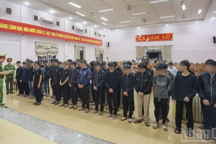 Công an tỉnh Quảng Trị tống đạt quyết định khởi tố vụ án, khởi tố các bị can. 