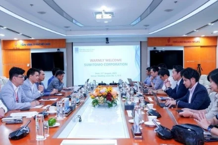 Tổng Giám đốc PV GAS thảo luận với đoàn công tác của ExxonMobil về cơ hội hợp tác kinh doanh LNG quốc tế.