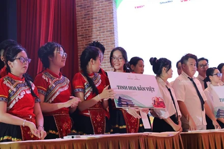 Các đội tham gia vòng thi "Theo dòng văn hóa".