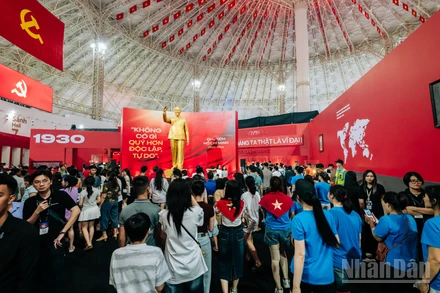 Triển lãm quốc gia "95 năm Cờ Đảng soi đường", diễn ra từ ngày 28/8 đến 15/9/2025 tại Trung tâm Hội chợ Triển lãm Quốc gia (Đông Anh, Hà Nội), là một chuyên đề nổi bật trong chuỗi hoạt động kỷ niệm 80 năm Cách mạng Tháng Tám và Quốc khánh 2/9.