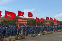 Quân dân đặc khu Trường Sa hưởng ứng Tết trồng cây đời đời nhớ ơn Bác Hồ. (Ảnh: CTV)