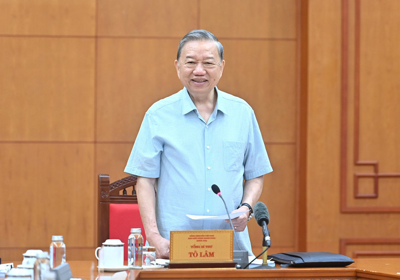 Tổng Bí thư Tô Lâm chủ trì làm việc với Ban Thường vụ Đảng uỷ Chính phủ về Luật Đất đai (sửa đổi) và các luật liên quan. (Ảnh ĐĂNG KHOA)