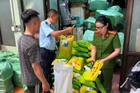 Các lực lượng trong Ban Chỉ đạo 389 thành phố Hà Nội xử lý vụ việc vi phạm quyền sở hữu công nghiệp đối với nhãn hiệu gạo ST25.