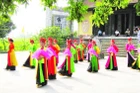 Múa Bát Dật tại lễ hội truyền thống đền Lộng Khê. (Ảnh NGUYỄN TƯƠI)