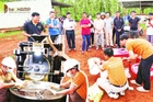 Hợp tác xã Bechamp Đắk Nông tổ chức tập huấn cho các thành viên về quy trình chế tạo, sử dụng các loại phân, thuốc hữu cơ trong sản xuất cà-phê hữu cơ...