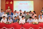 Đại diện Ủy ban nhân dân xã Phú Nghĩa và các trưởng thôn ký cam kết phối hợp trong công tác quản lý đất đai, trật tự xây dựng trên địa bàn.