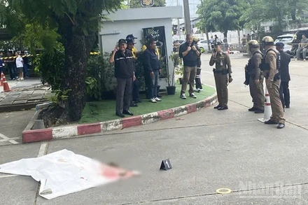 Nạn nhân xấu số chạy ra ngoài chợ nhưng vẫn bị bắn. (Ảnh: XUÂN SƠN)