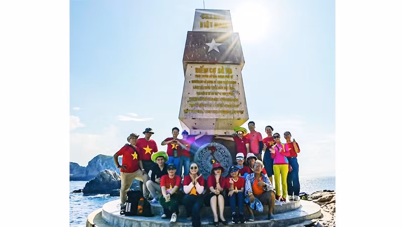 Khám phá cột mốc A9 giữa trùng khơi