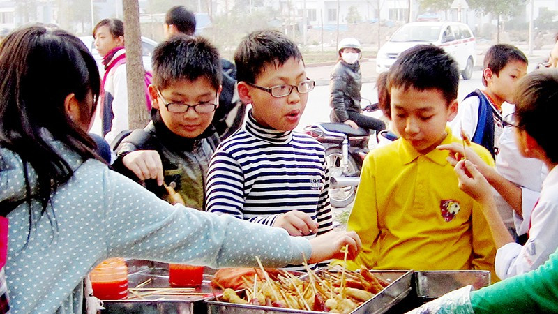 Ăn quá nhiều đồ ăn vặt dễ dẫn đến mất cảm giác khi vào bữa chính.