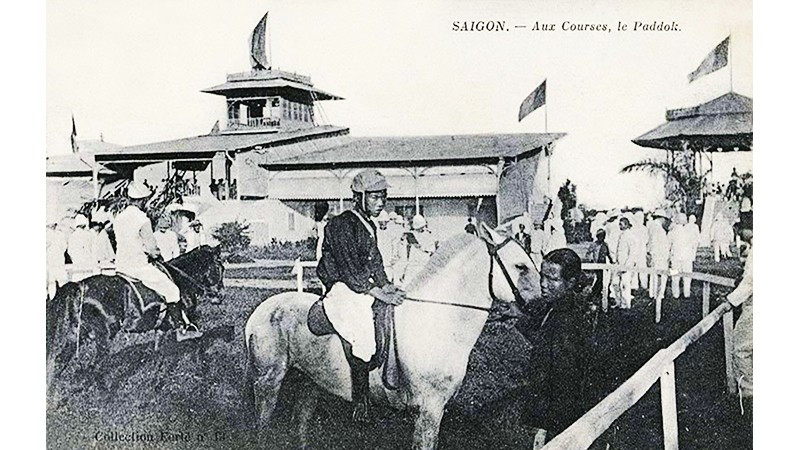 Trường đua ngựa thời thuộc địa hiện lên như một lát cắt sinh động của đời sống xã hội đương thời. Ảnh tư liệu