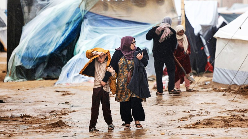 Người dân Gaza đang phải hứng chịu đói rét do mưa lớn. Ảnh: TIMES OF ISRAEL