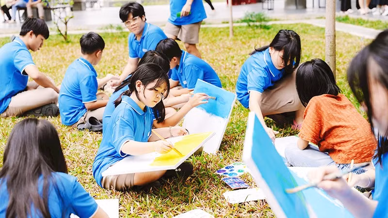 Một hoạt động tại Trường Hy vọng (Đà Nẵng) trong dự án “Chấm & Chạm”. Ảnh: BTC cung cấp