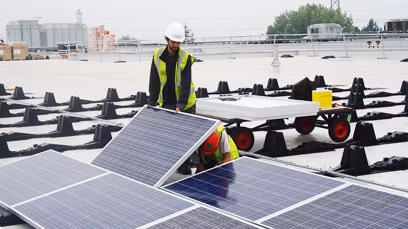 Khuynh hướng chuyển đổi sang năng lượng tái tạo đang được đẩy nhanh hơn. Ảnh: GETTYIMAGES
