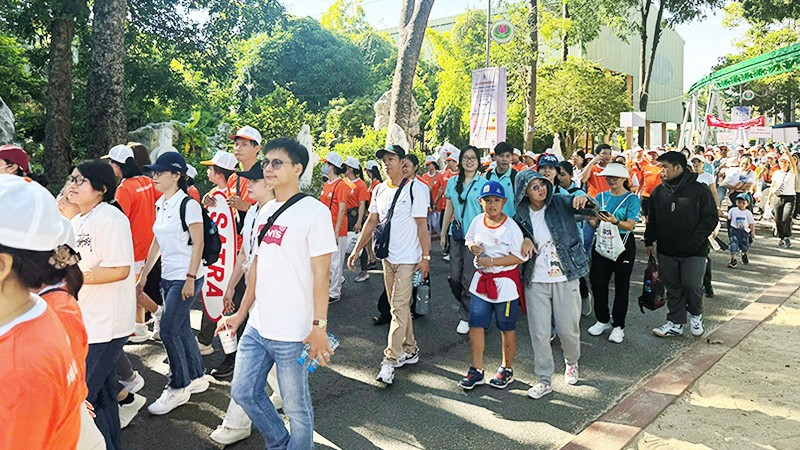 Chung bước vì nạn nhân chất độc da cam