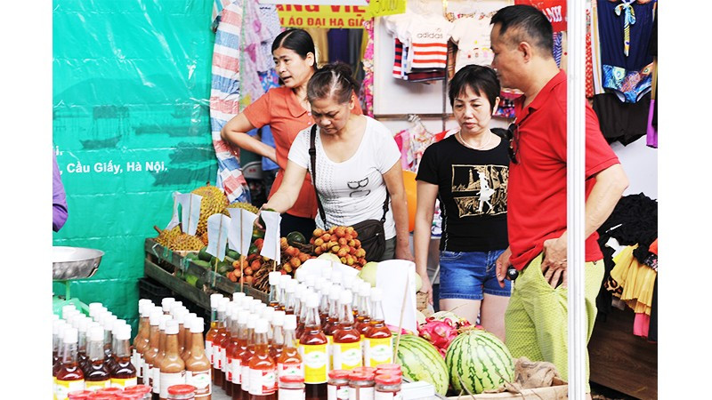 Ngưỡng chịu thuế đang được nhiều hộ kinh doanh nhỏ quan tâm. Ảnh: NGUYỆT ANH