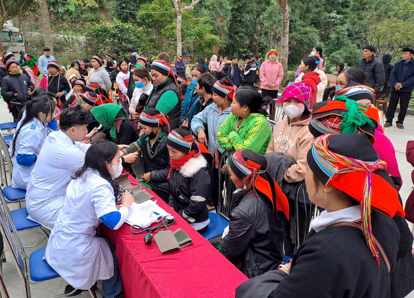 Khám, chữa bệnh cho đồng bào dân tộc thiểu số tại tỉnh Tuyên Quang.