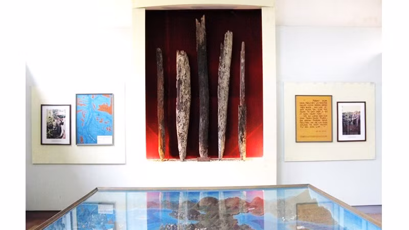 Cọc từ trận thủy chiến Bạch Đằng, hiện vật gốc được trưng bày tại Bảo tàng Bạch Đằng, Quảng Ninh. 