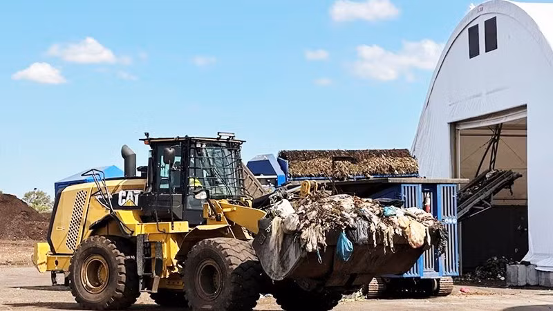 Rác thải được xử lý tại cơ sở ủ phân Staten Island. Ảnh: REUTERS