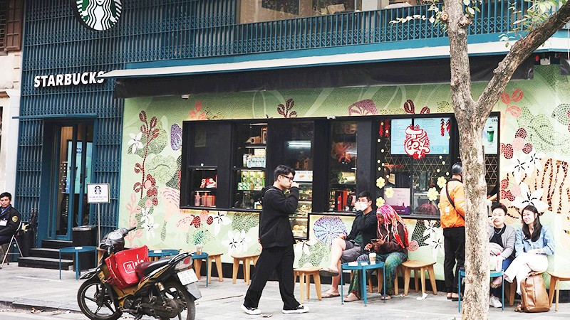 Nhiều quán cà-phê tại Hà Nội không sử dụng ống hút nhựa cho khách hàng mua về. Ảnh: ANH QUÂN